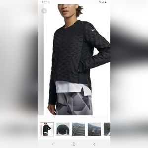 Worn once Nike Women’s Aeroloft Running Jacket in black